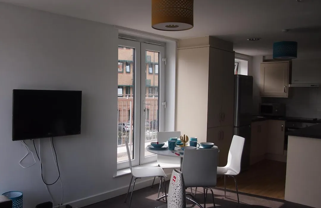 3 Bedroom Ensuite Apartment 100 Apartment Leicester Min 2 Weeks-1